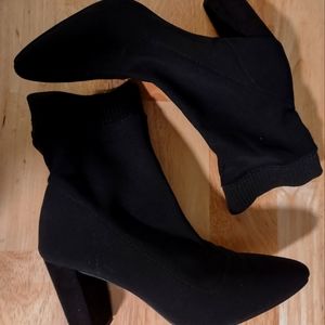 Like new simply Vera Wang size 7